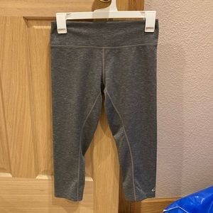 ASICS women’s athletic cropped leggings - gray size small